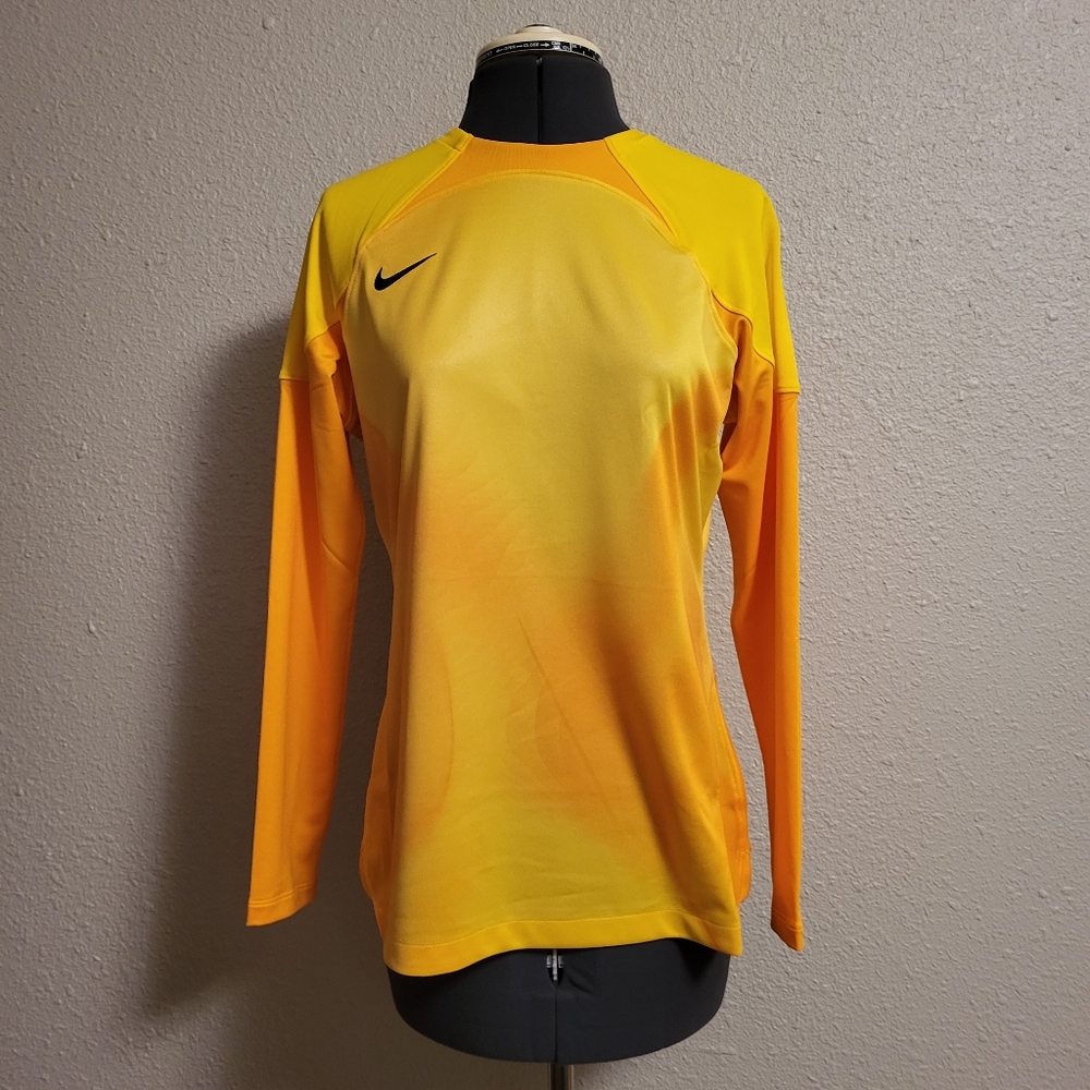 NWT Nike Yellow Slim Fit Dri-Fit Longsleeve Top Size Medium